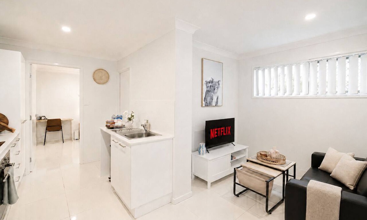 Rocklea Apartment | 1 Bdr Apt w/AC & Kitchen | Parking | 314AF1