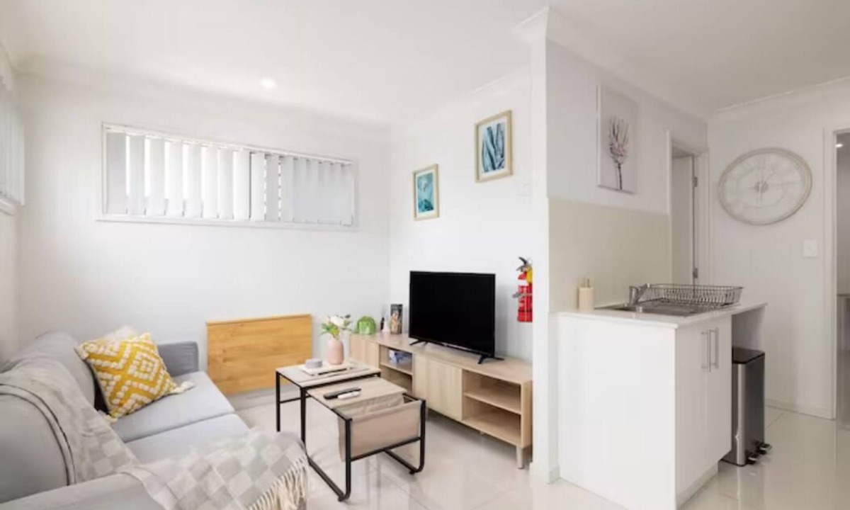Rocklea Apartment | 1 Bdr Apt w/AC & Kitchen | Parking | 135AF1