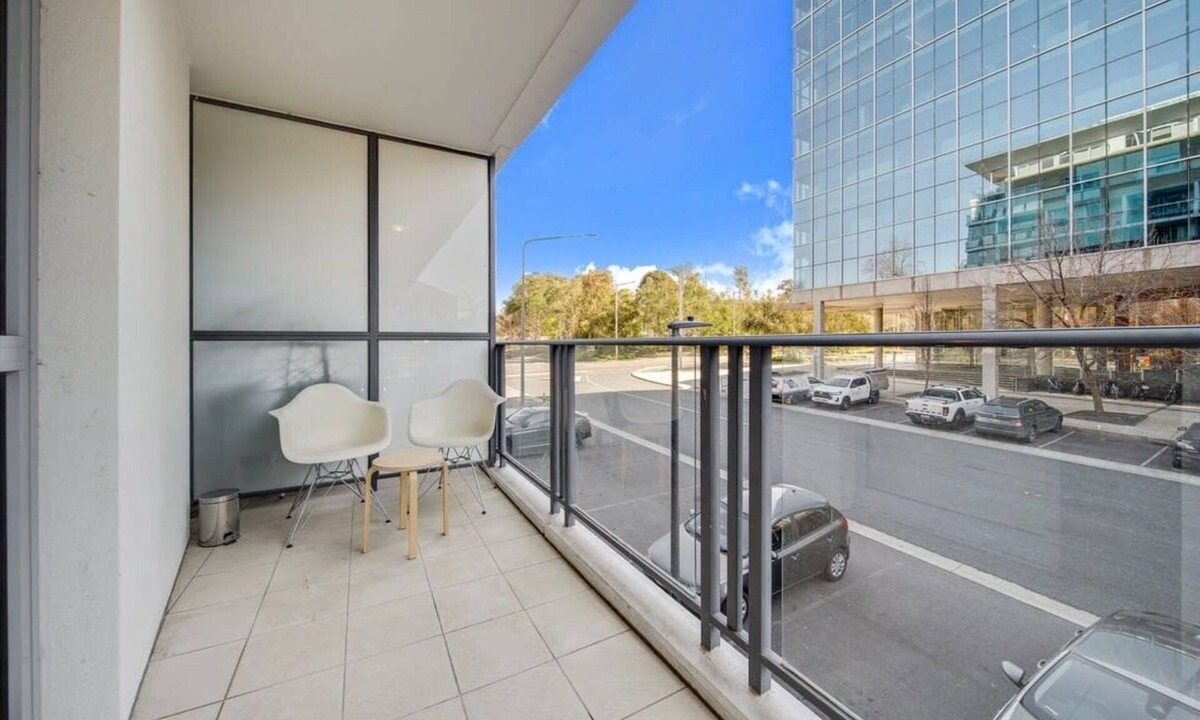 City West Apartment | 1-Bed Apartment with Gym, BBQ and Pool Facilities