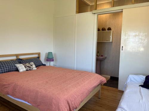 Bulli Apartment | 1 Bedroom Flat with Private Kitchen & Ensuite
