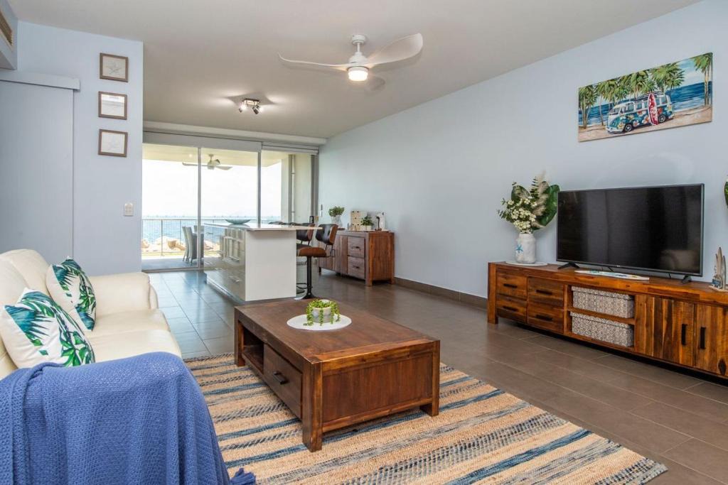 Nelly Bay Apartment | 1 Bright Point Apartment 4105