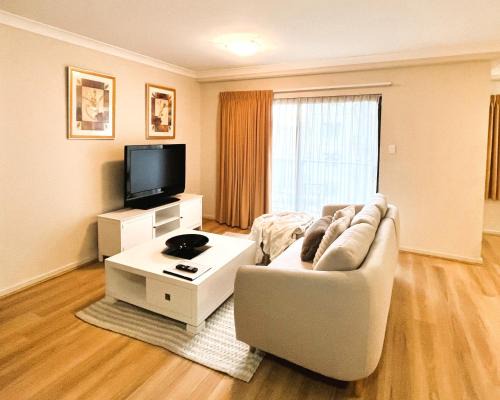 Perth Central Business District Apartment | 10 CBD Resort 2BR Secure Suite Pool Gym & Parking