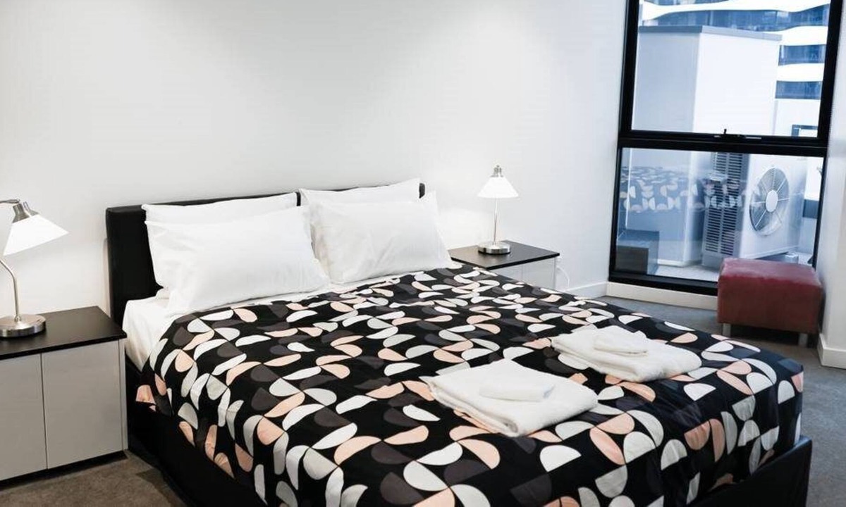 Carlton South Apartment | 1005 2 bedroom + 2 bathroom Apt with the balcony in CBD