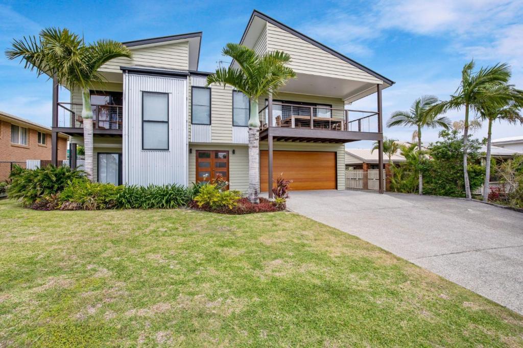 Rainbow Beach House | 12 Tingira Close Rainbow Beach