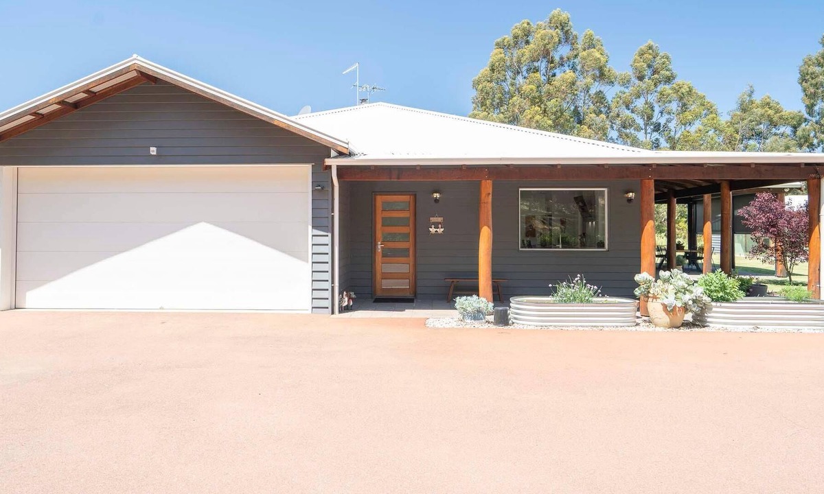 Mundaring House | 1375 Perfect Rural Escape Family Fun