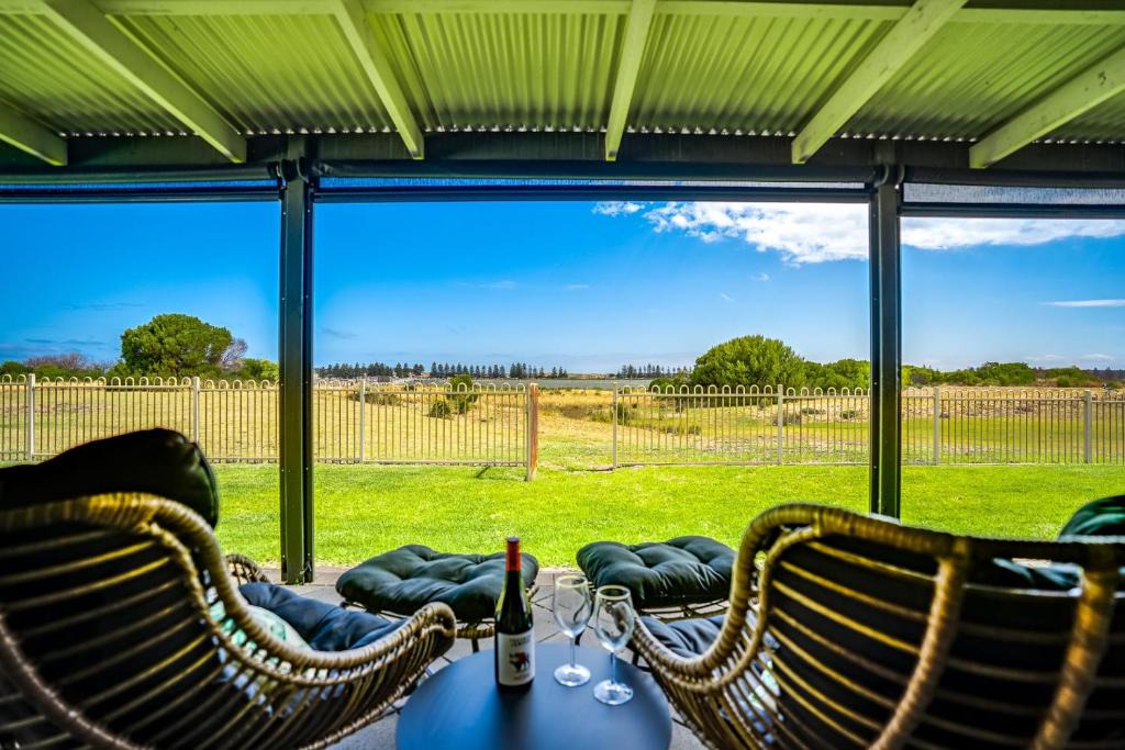 Nangkita House | 14 Excelsior Pde - BYO Linen - Pets Negotiable - Waterviews