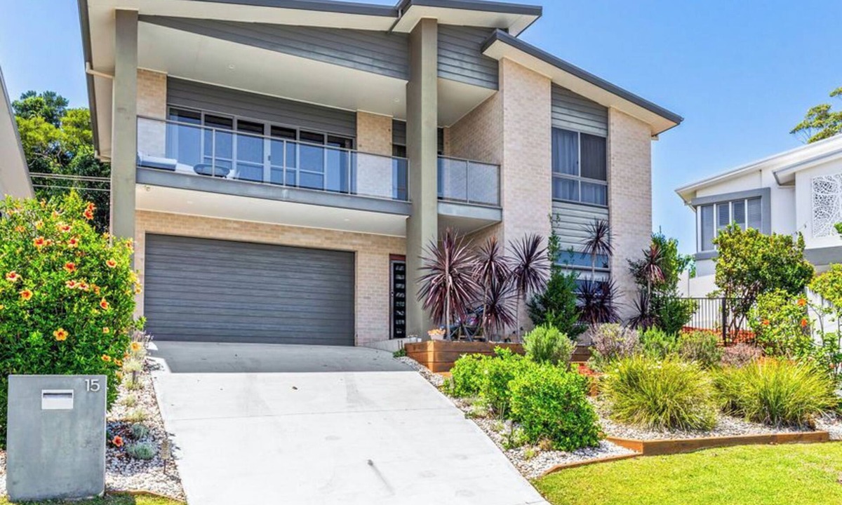 Forster House | 15 Jonathan Place: 4 BR, 3 BA House in Forster , Sleeps 7