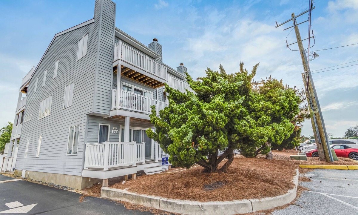 Rehoboth by the Sea House | 17D Emerald Shoals – Your Perfect Fall Escape in Dewey Beach, Ocean Block with Rooftop Ocean Views
