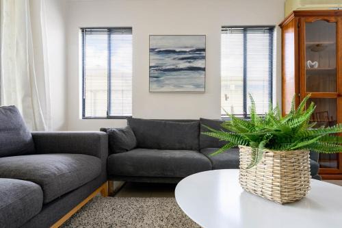 Bayswater House | 18 Home Base for Happy Days Family Stay 3BRPrkg