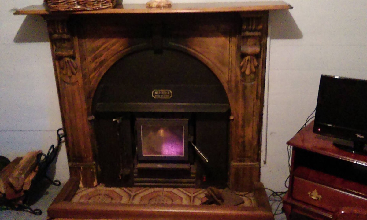 New Gisborne Cottage | 1860 early settler's cottage. BYO linen and towels. No wifi.