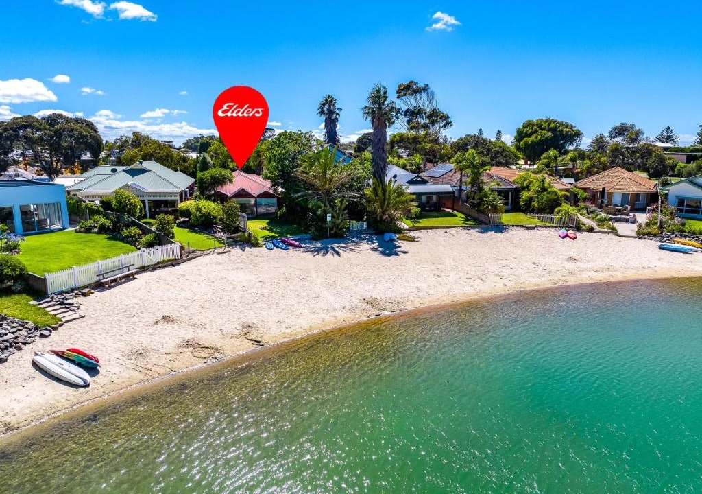 Encounter Bay House | 19A Bartel Blvd - Charming Lakefront Villa