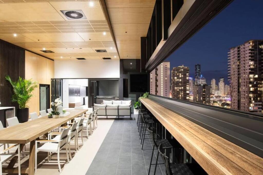 South Brisbane Apartment | 1B Modern Flat in Peel St with Pool and Gym Access C20