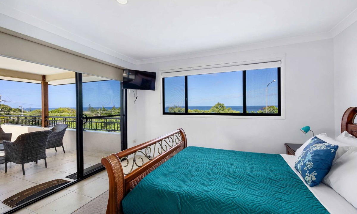 Peregian Beach Apartment | 1BR Coastal Escape Studio, Walk to Peregian Beach!