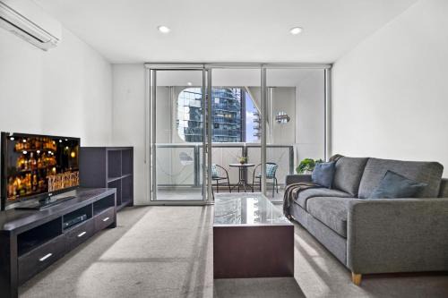 Docklands Apartment | 1BR Docklands with Walk to Marvel Stadium & Balcony