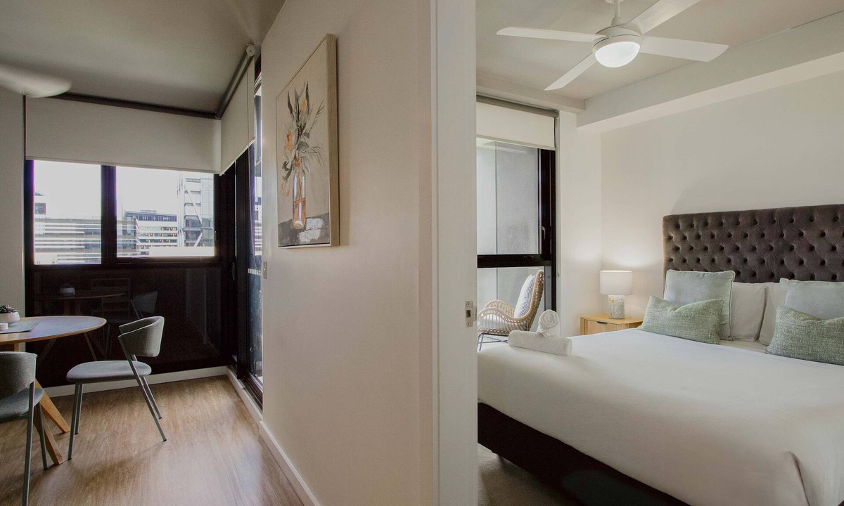 Bowen Hills Apartment | 1BR Near Brisbane Showgrounds & RBWH | Parking