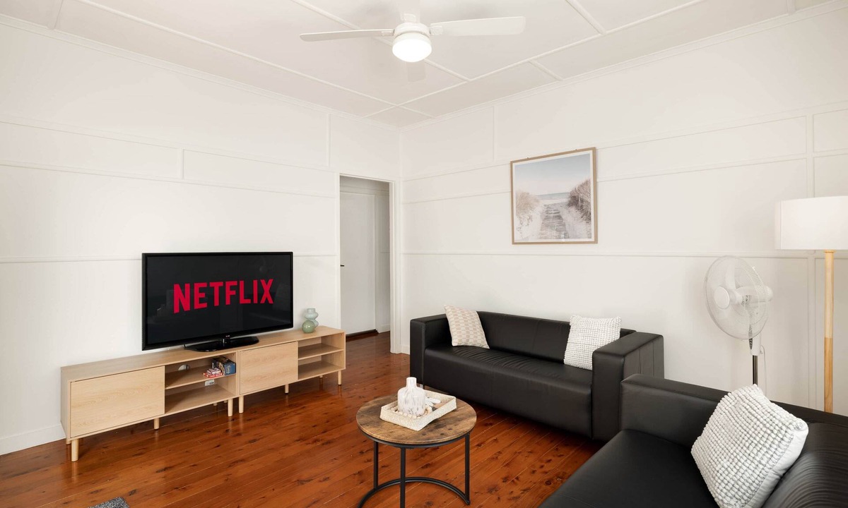 Carina House | 2 Bdr w/AC & Parking | Carindale Westfield | 17M2