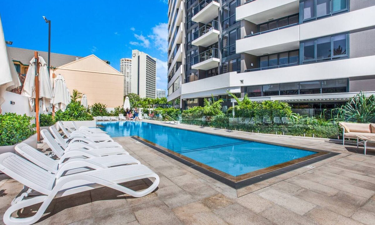 Surfers Paradise Apartment | 2-Bed Beach Apartment with Pool, Parking & Balcony