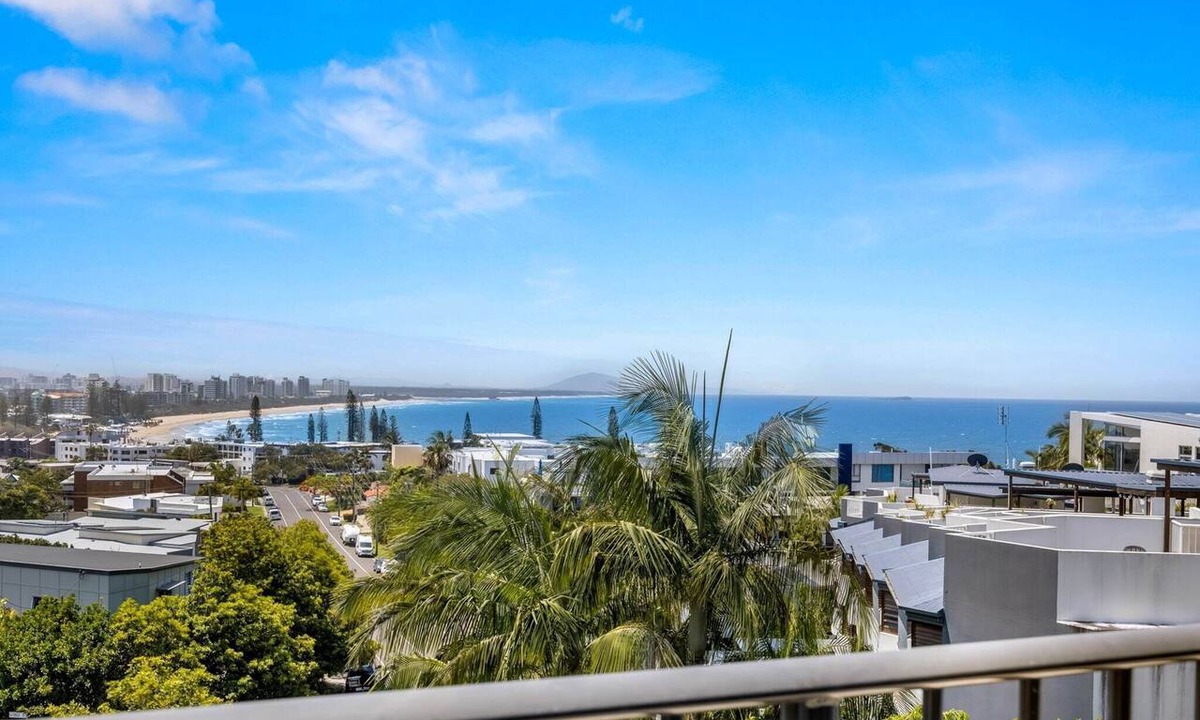 Alexandra Headland Apartment | 2-Bed near Beach with BBQ & Stunning Ocean Views