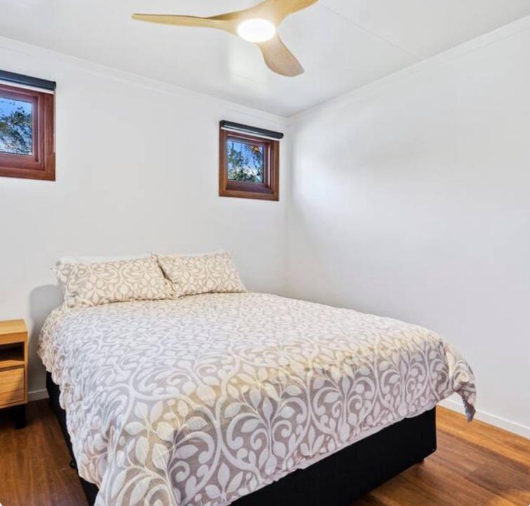 Chandler House | 2 Bedroom Cottage with Lagoon pool & spa