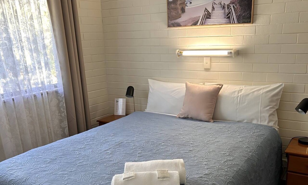 Emu Point Ski Chalet | 2 Bedroom Double Sofa Chalet Emu Beach