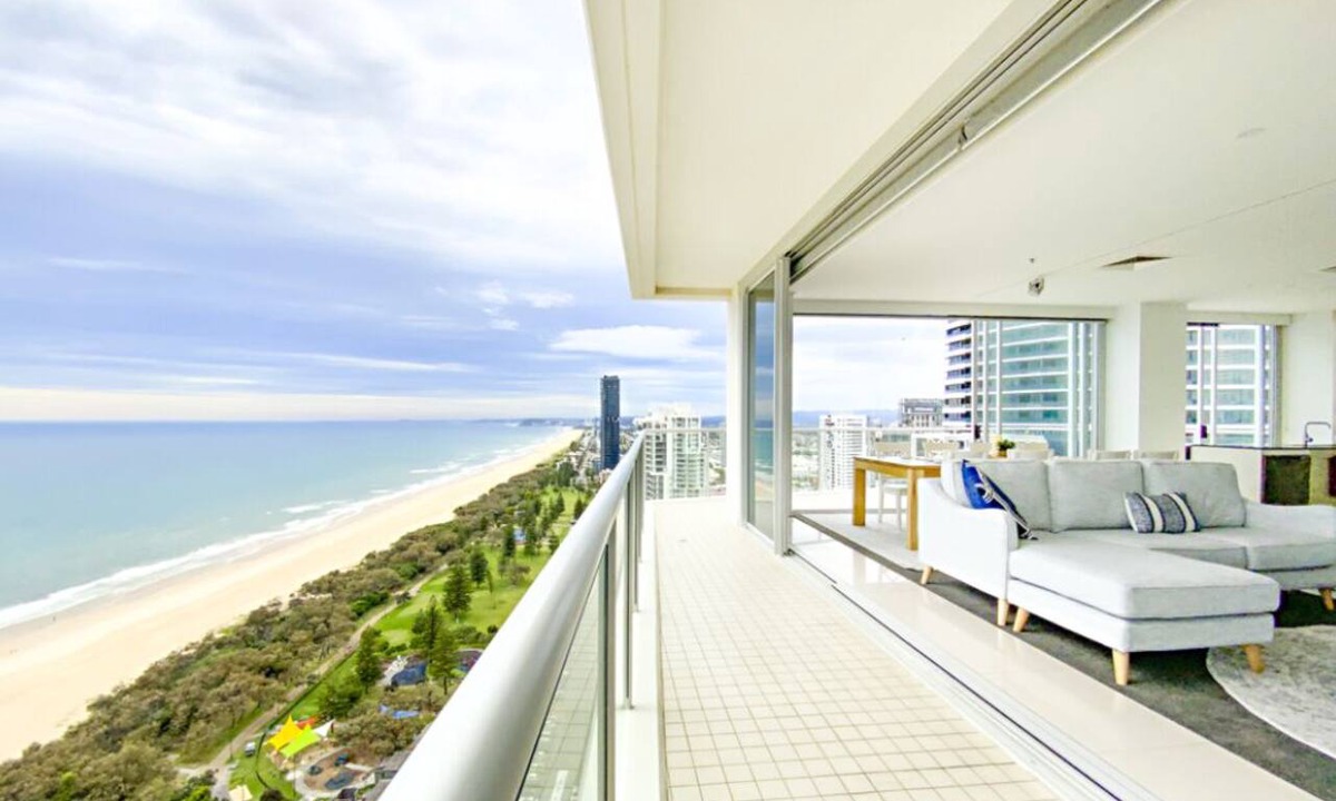 Broadbeach Apartment | 2 Level 3 bedroom luxury apartment with 180 degree views