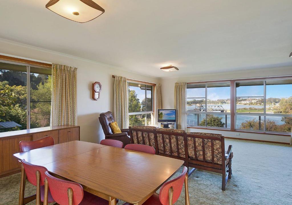 North Narooma House | 2 Water Crescent Retro Haven