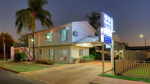 Roma Hotel | 22 On Bowen