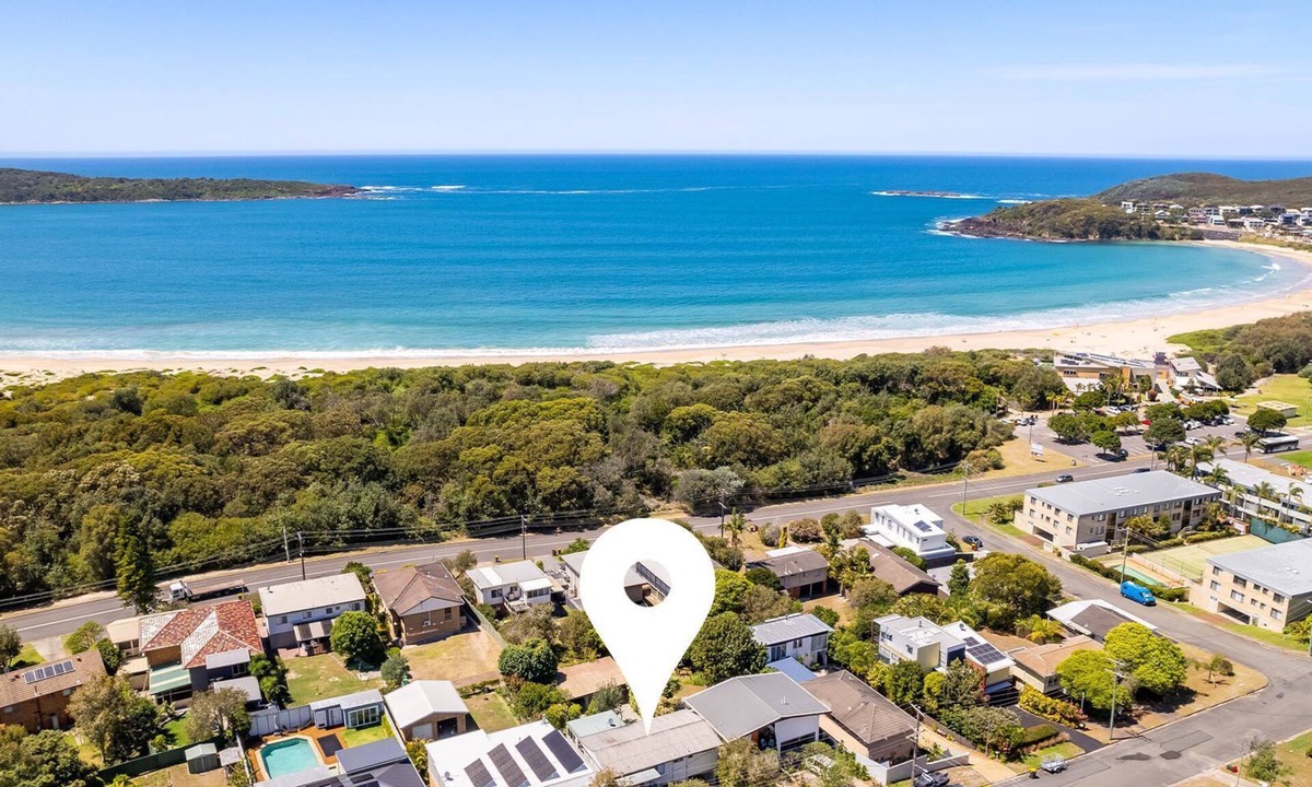 Fingal Bay House | 23 Lentara St - pet friendly, air con, Wi-Fi, boat parking