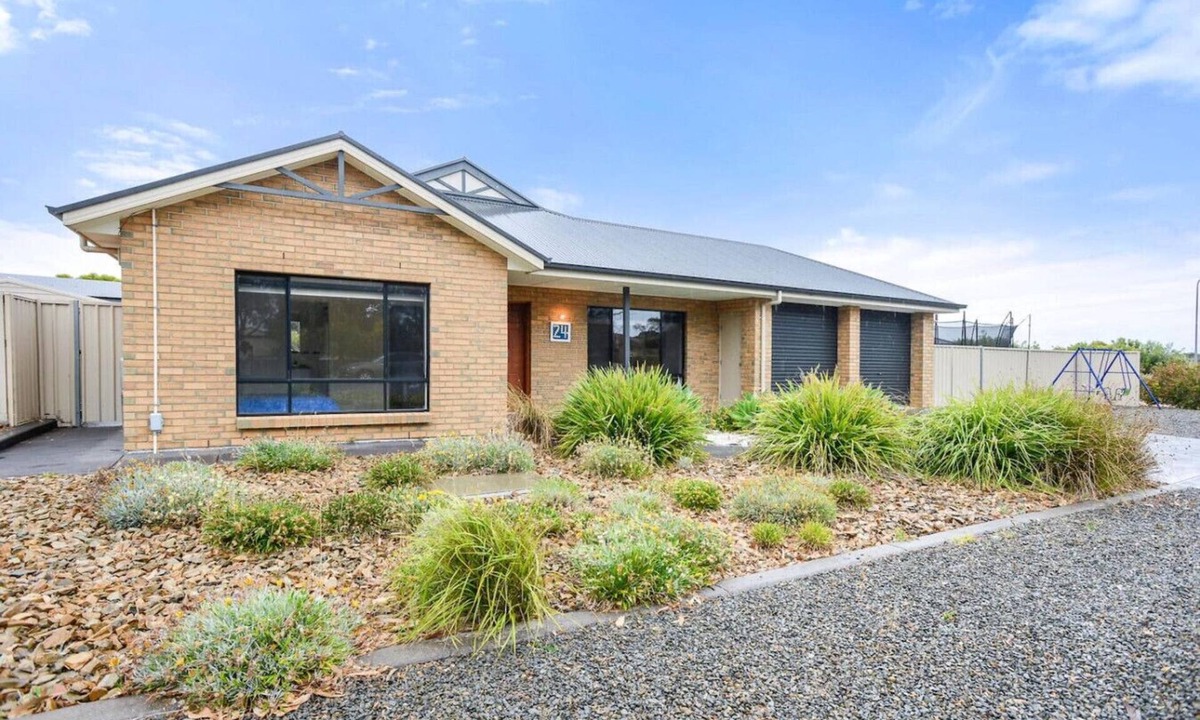Normanville House | 24 Shakeshaft Drive, Normanville