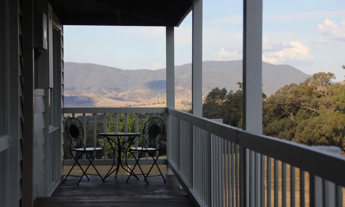 Yackandandah House | 25 acre private farm house less than 3km to Yackandandah township