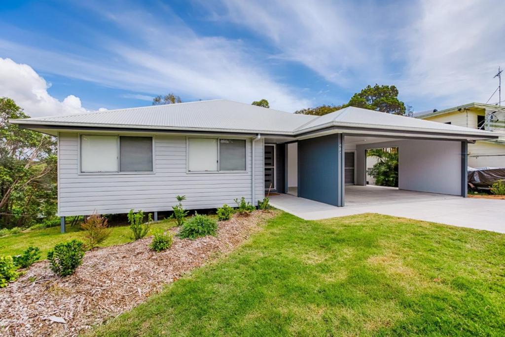 Rainbow Beach House | 25 Cooloola Drive Rainbow Beach