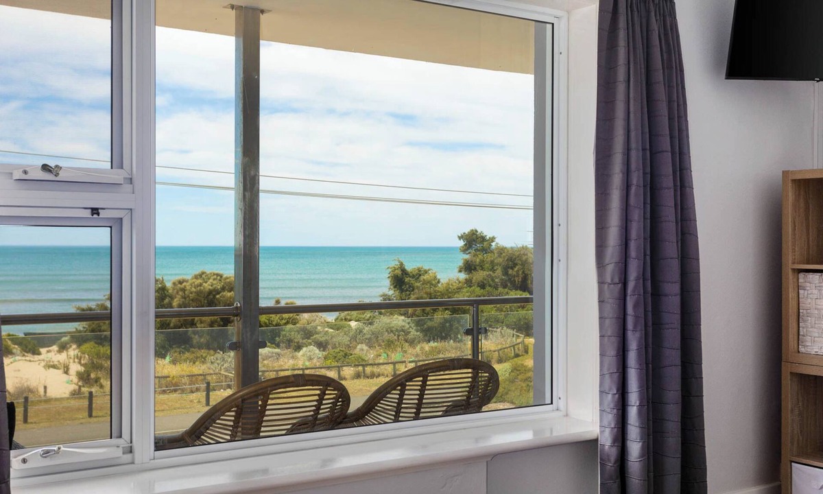 Fleurieu Peninsula House | 28 Esplanade Victor Harbor: 4 BR, 2 BA House in Victor Harbor, Sleeps 8