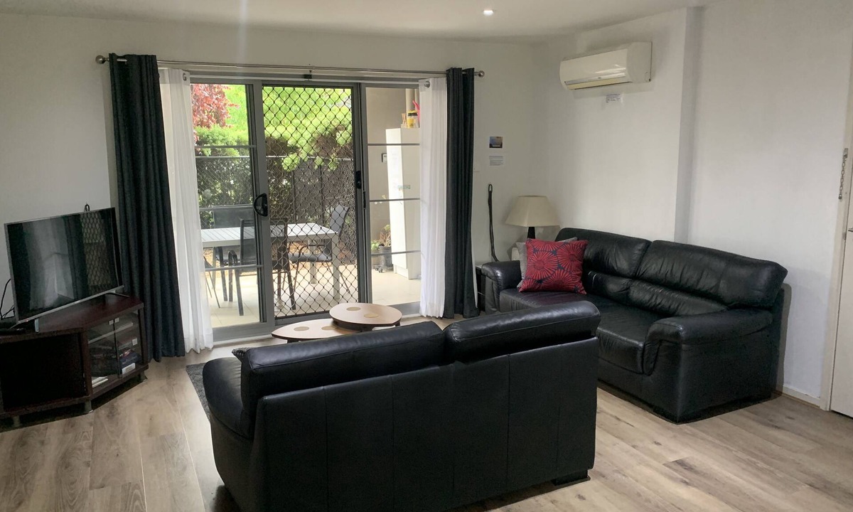 Braddon Apartment | 2B/2B, pets allowed, flexible bedding, ground floor courtyard