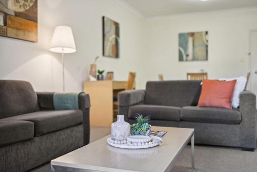 Northbridge Apartment | 2BDR 1BTH 1PRK - Northbridge Magic