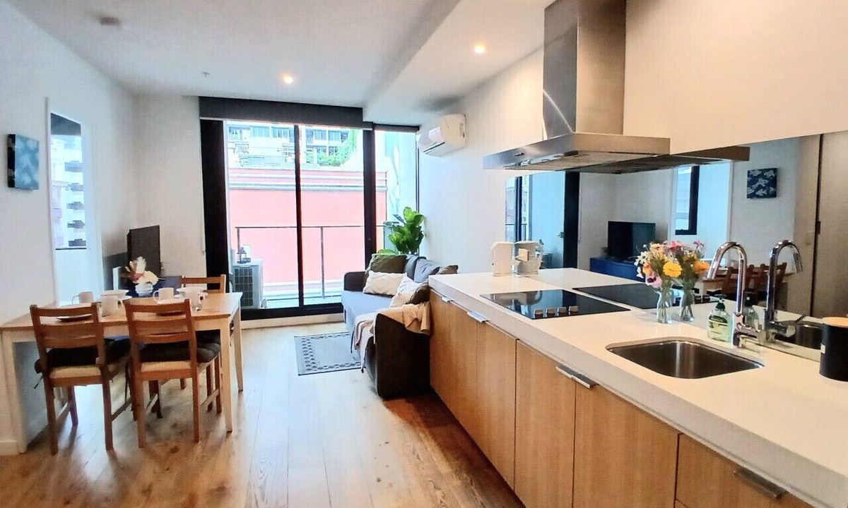 Melbourne Central Business District Apartment | 2BR Apartment in Prime Location