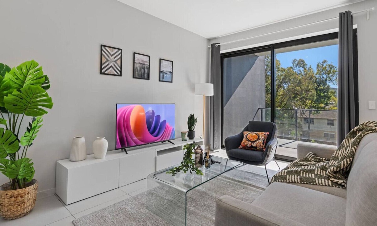 Macgregor Apartment | 2BR Apartment w/Balcony Easy Access to Everywhere
