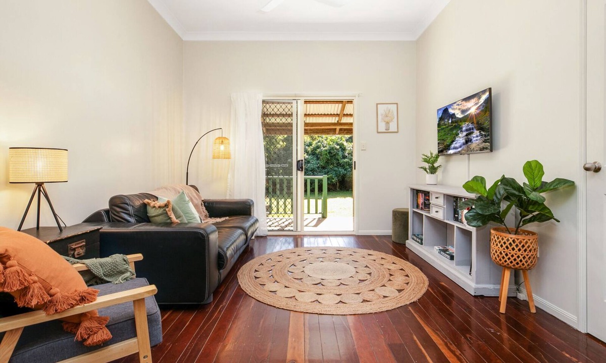 Yeppoon Cottage | 2BR Cottage on 1 Acre. Air Con & King Beds.