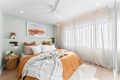 Eastlakes Apartment | 2BR Plus Free Parking - Airport Luxury Retreat