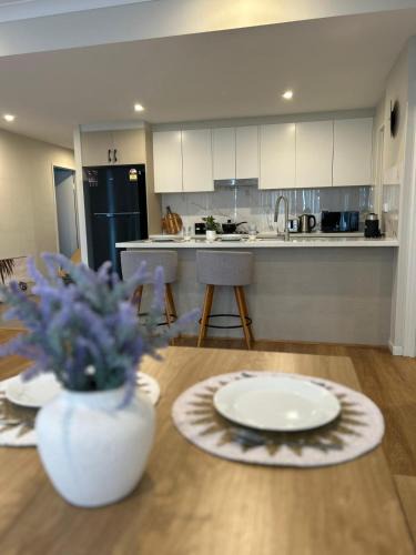 Penrith Apartment | 3 BD Penthouse with Private Balcony in Penrith