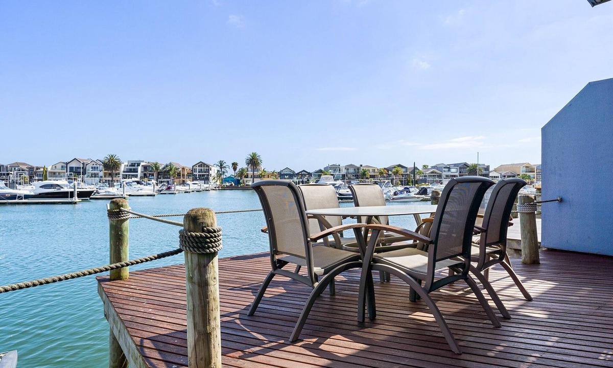 Patterson Lakes House | 3-Bed Waterfront Family Home in Scenic Location