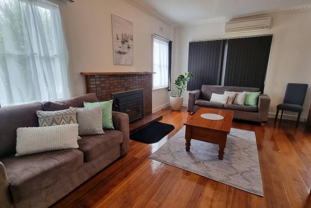 Montello Apartment | 3 bedroom Art Deco home with modern features