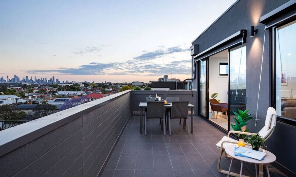 Moonee Ponds Apartment | 303 · Penthouse with uninterrupted panoramic city views