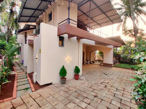 Caranzalem Villa | 3BHK Villa with Jacuzzi Pool Near Beach and Panjim