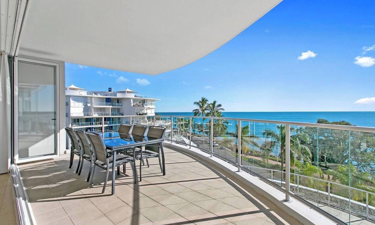 Urangan Apartment | 3BR/3Bath Resort Apt 2 Pools + Gym + 2 Car PK