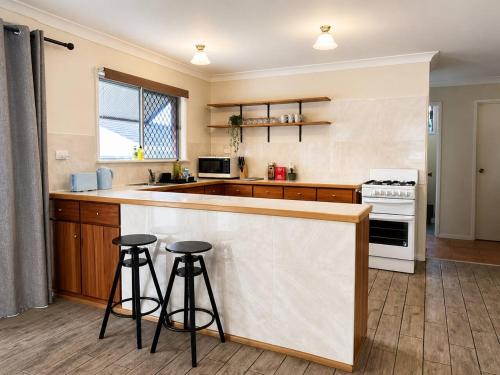 Slacks Creek House | 3BR Cottage Home w/Ample Parking - Holiday Home
