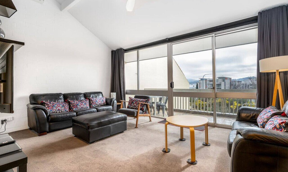 Kingston Apartment | 3BR Loft Apt 1min to Kingston Foreshore!