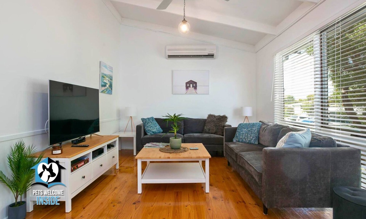 Port Elliot House | 3BR Updated Coastal Beach House in Funky Port Elliot