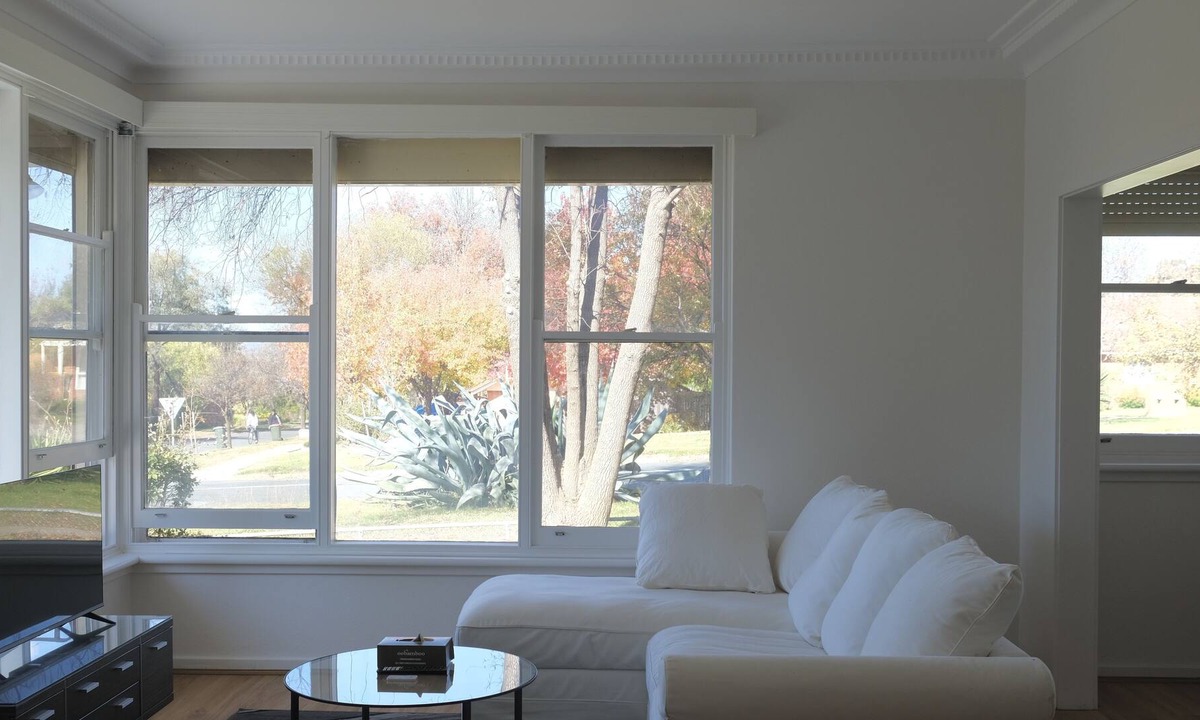 Narrabundah House | 3BRS-New, Stylish Getaway/Netflix/PetsFriendly