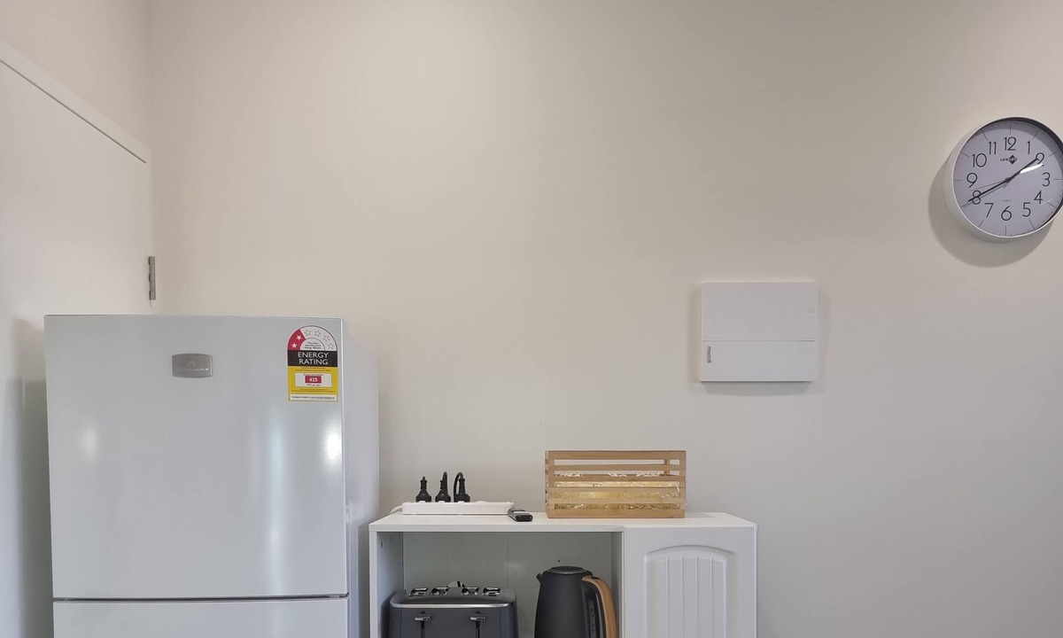 Braitling Apartment | 3km from CBD. 4-year-old, modern, self-contained unit with a homely touch.