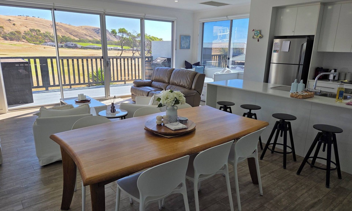 Normanville House | 3rd on Troon - A golfer's paradise at Links Lady Bay.
